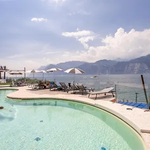 https://ambienthotel-primaluna.hotelinveneto.com